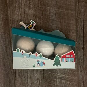 Alpine White Holiday Bath Bomb Trio